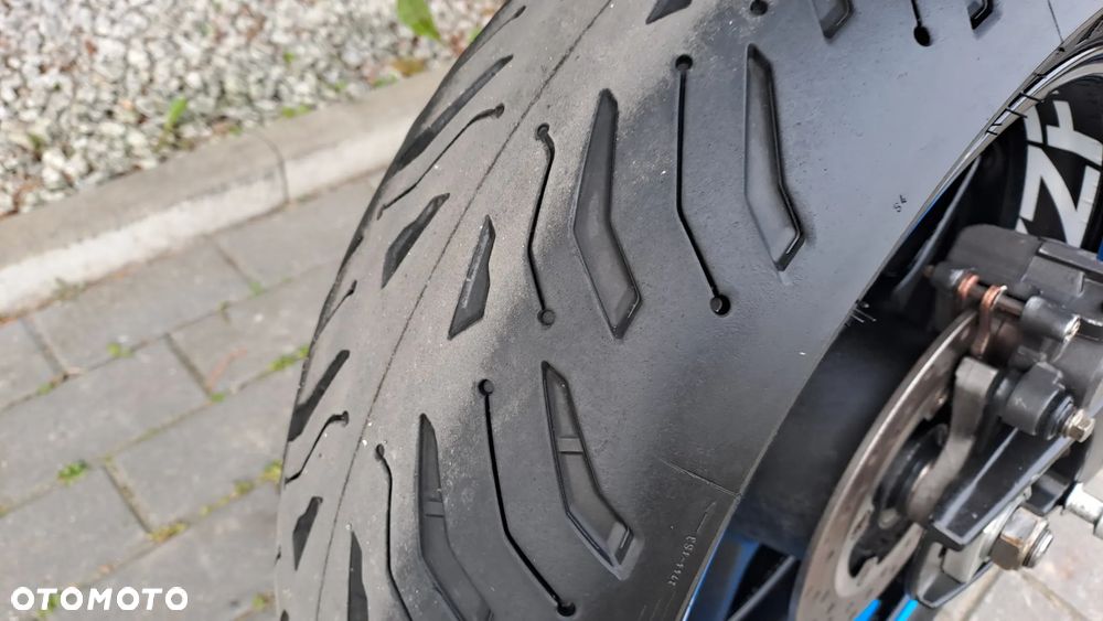 Yamaha R1 - 21