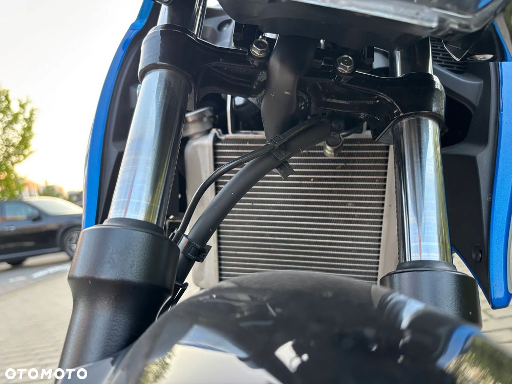 Suzuki GSX - 32