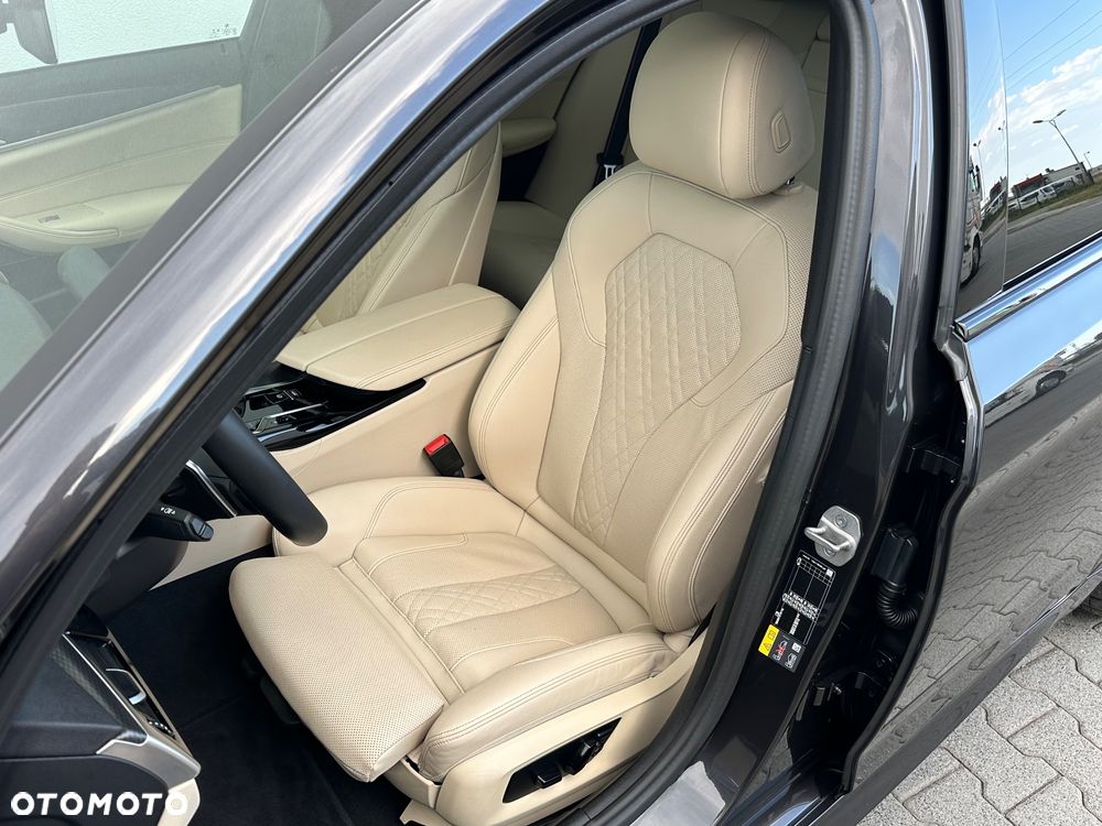BMW Seria 5 530e M Sport sport - 24