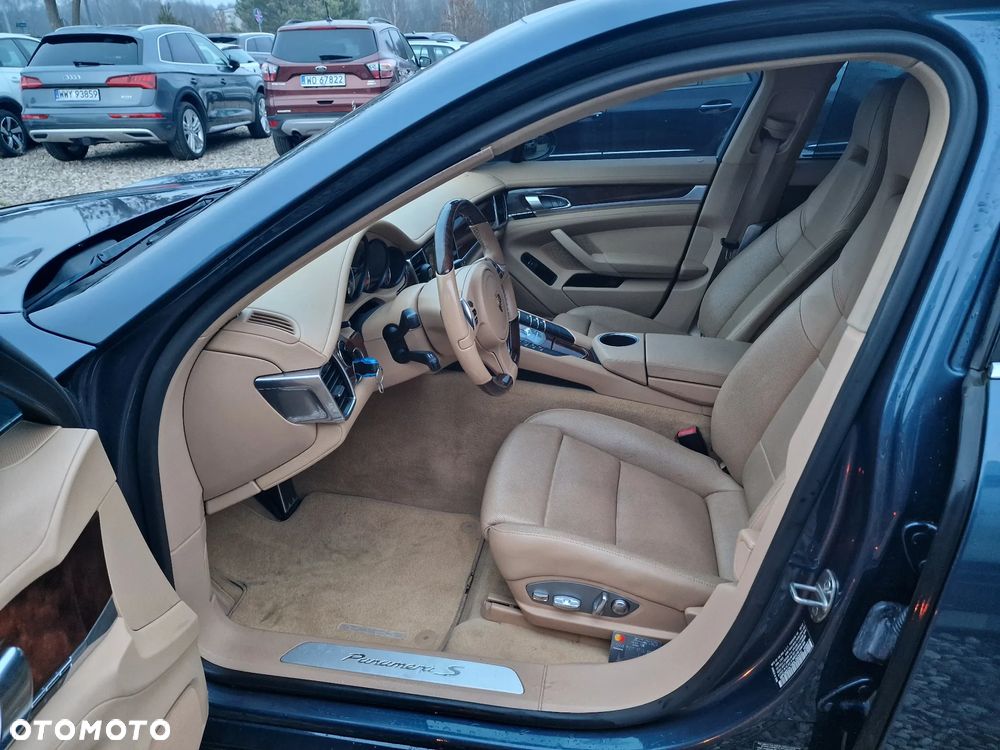 Porsche Panamera - 17