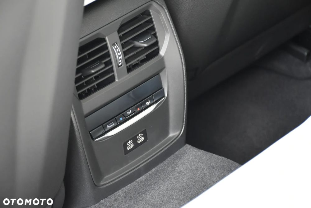 BMW M3 Competition M xDrive - 27