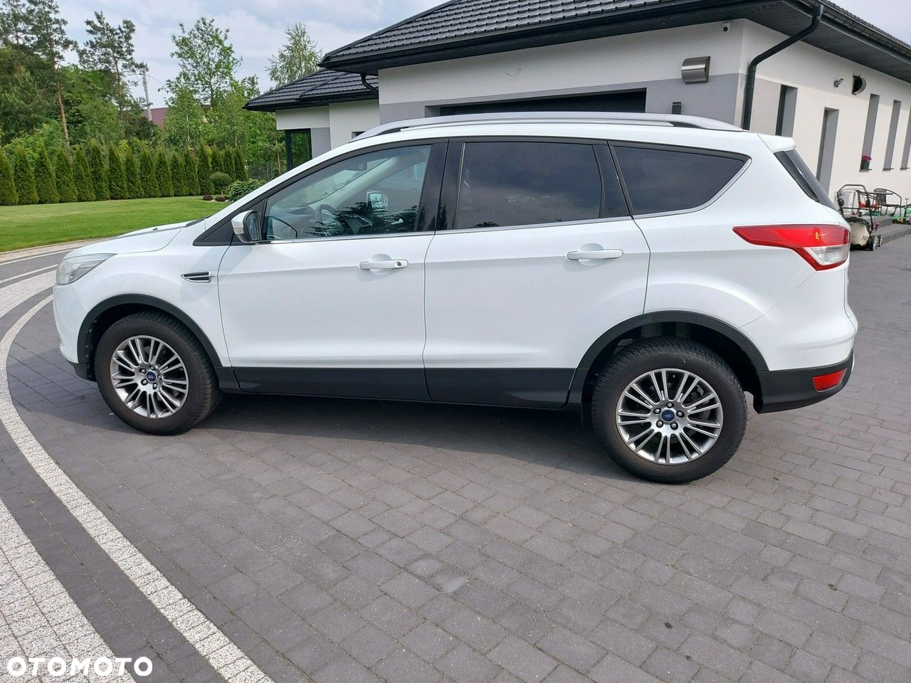Ford Kuga - 2