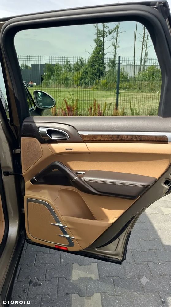 Porsche Cayenne - 16