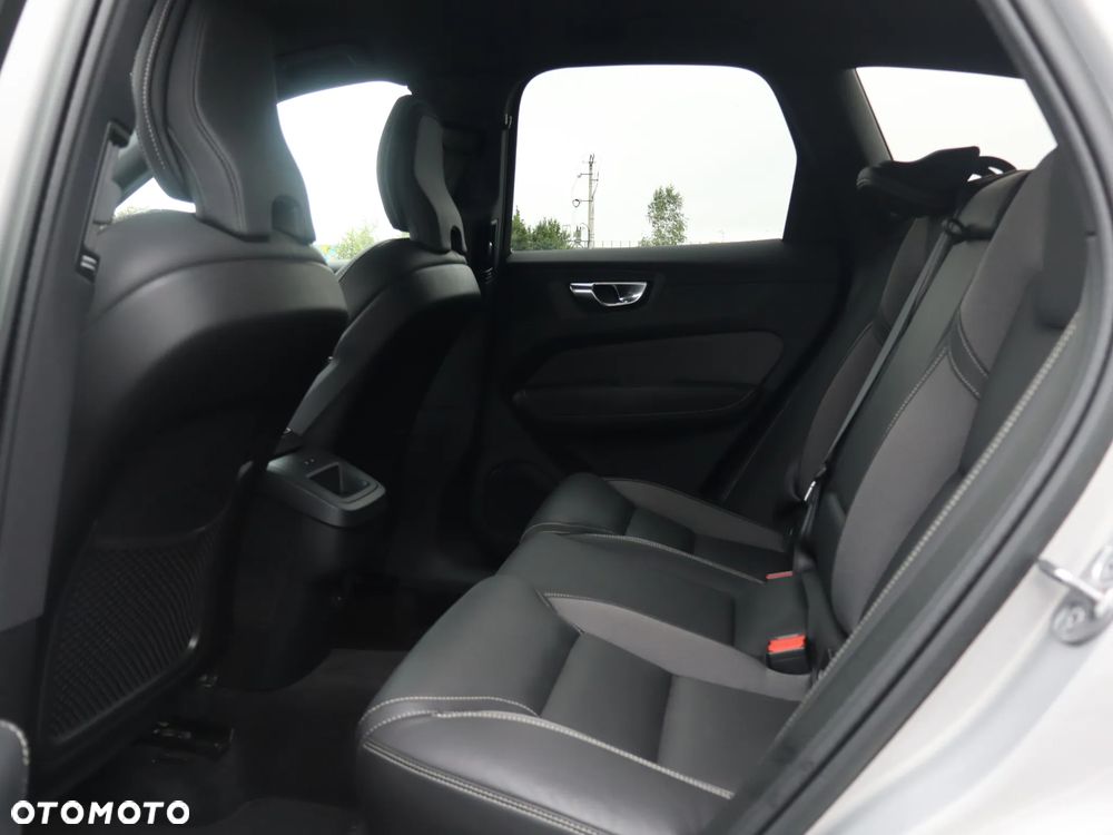 Volvo XC 60 B5 B AWD Plus Dark - 16