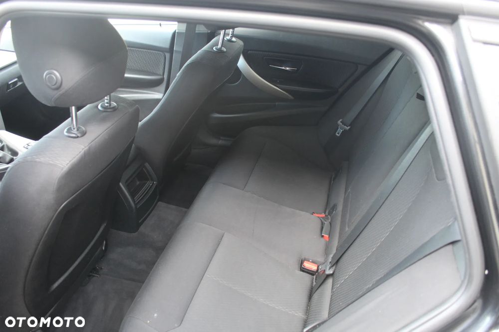 BMW Seria 3 318d - 10