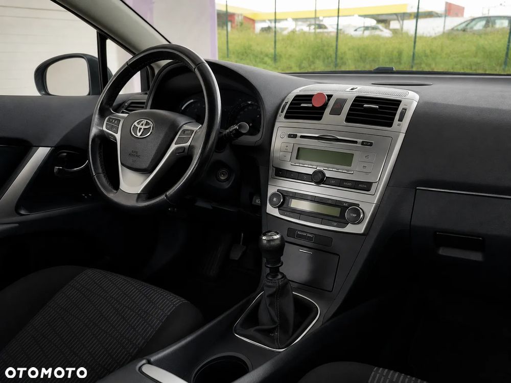 Toyota Avensis 1.6 Comfort - 6
