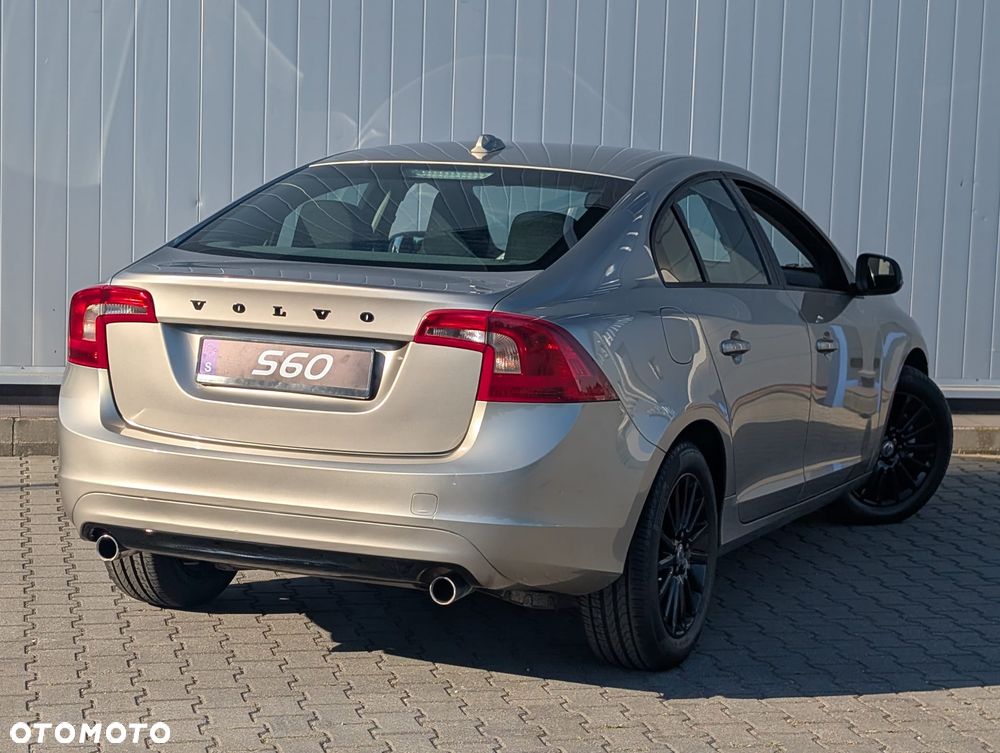 Volvo S60 T4 Momentum - 9
