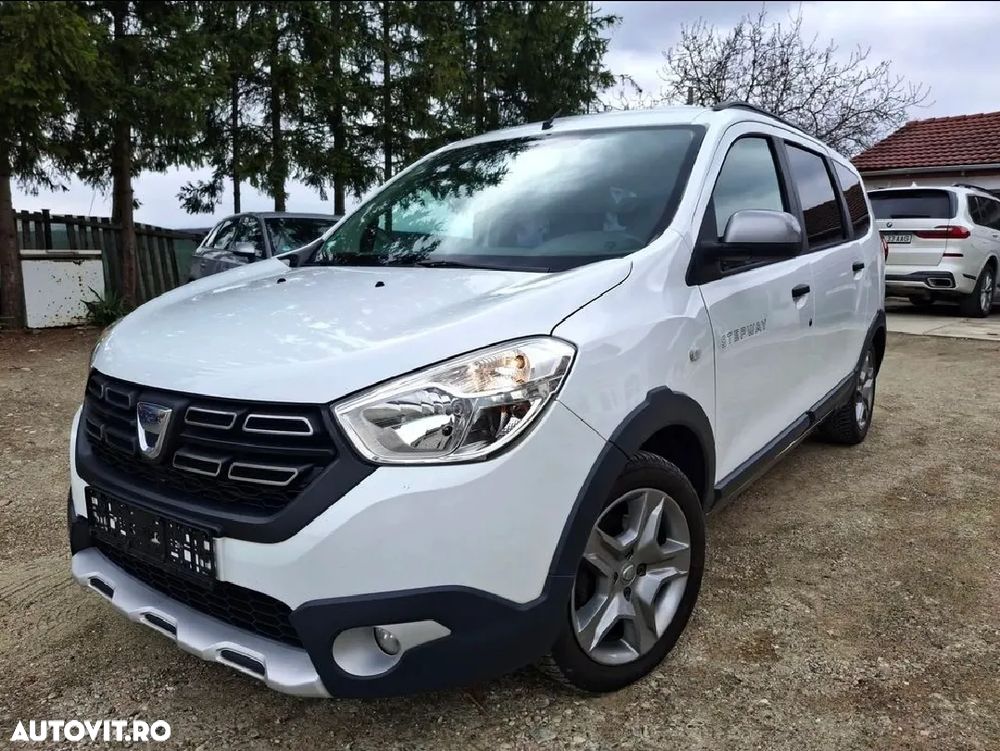 Dacia Lodgy TCe 115 Stepway Celebration - 1