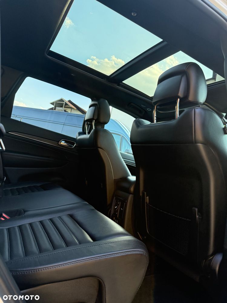 Jeep Grand Cherokee - 12