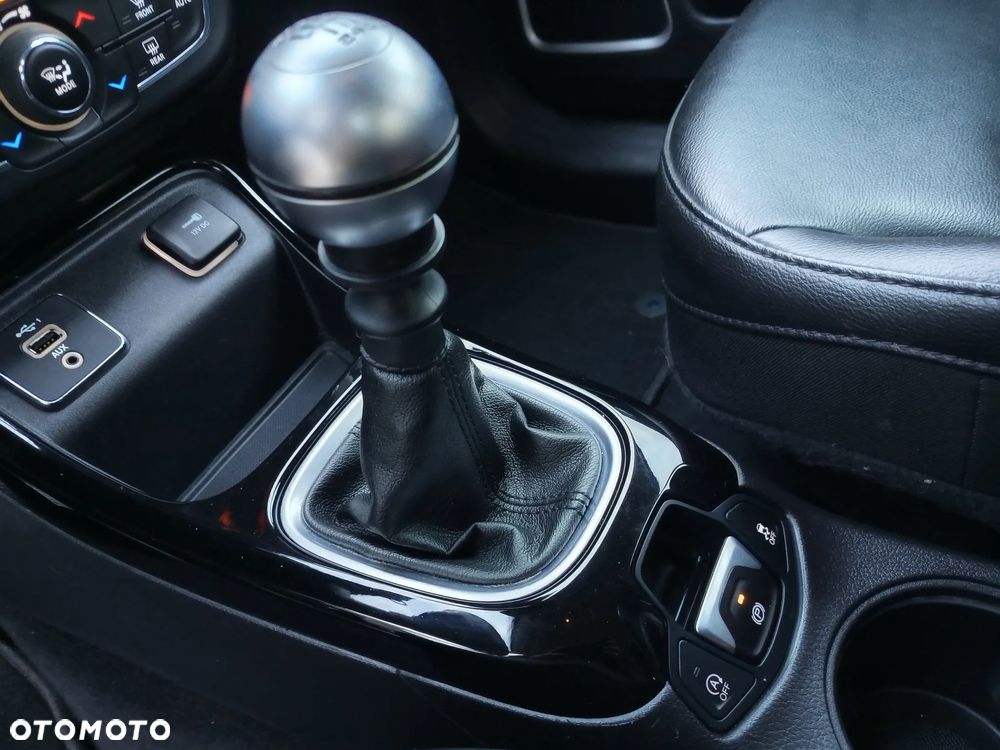 Jeep Compass 1.4 TMair Night Eagle FWD S&S - 32