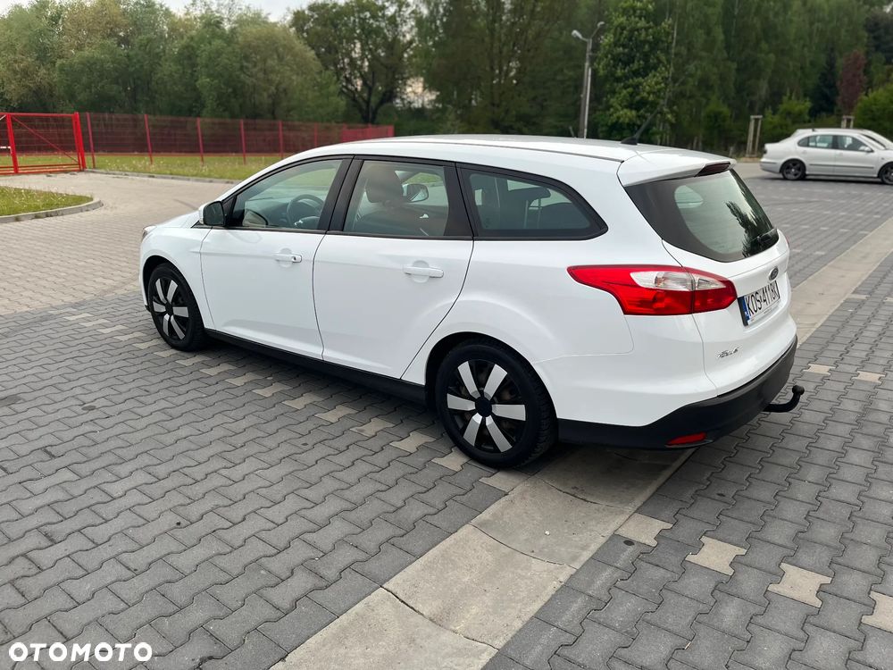 Ford Focus 1.6 Ambiente - 4