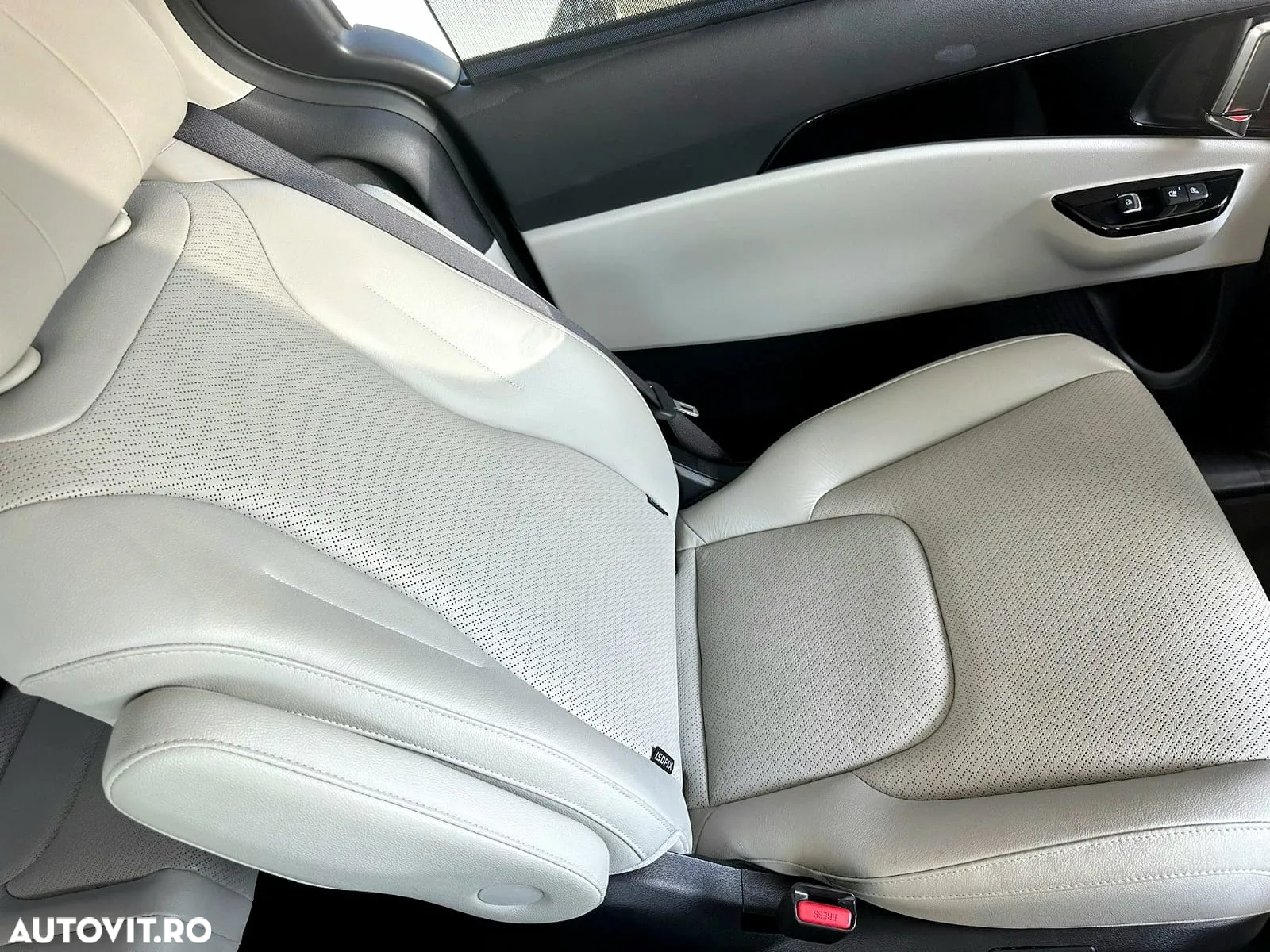 Kia Carnival - 34