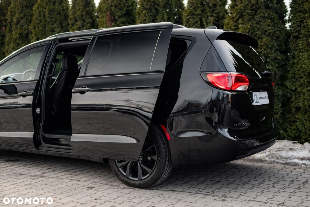 Chrysler Pacifica - 38