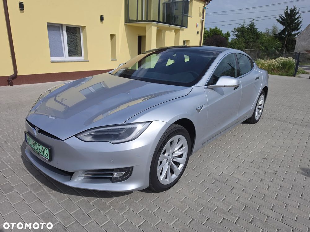 Tesla Model S - 1