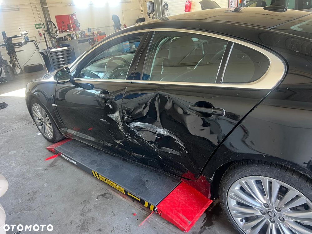 Jaguar XF 3.0 V6 D Luxury - 31