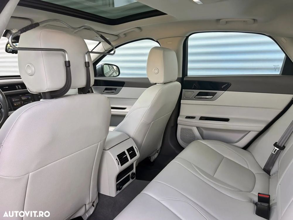 Jaguar XF 35t Prestige - 10