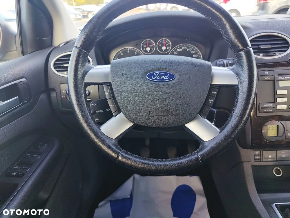 Ford Focus 1.6 Ghia - 9