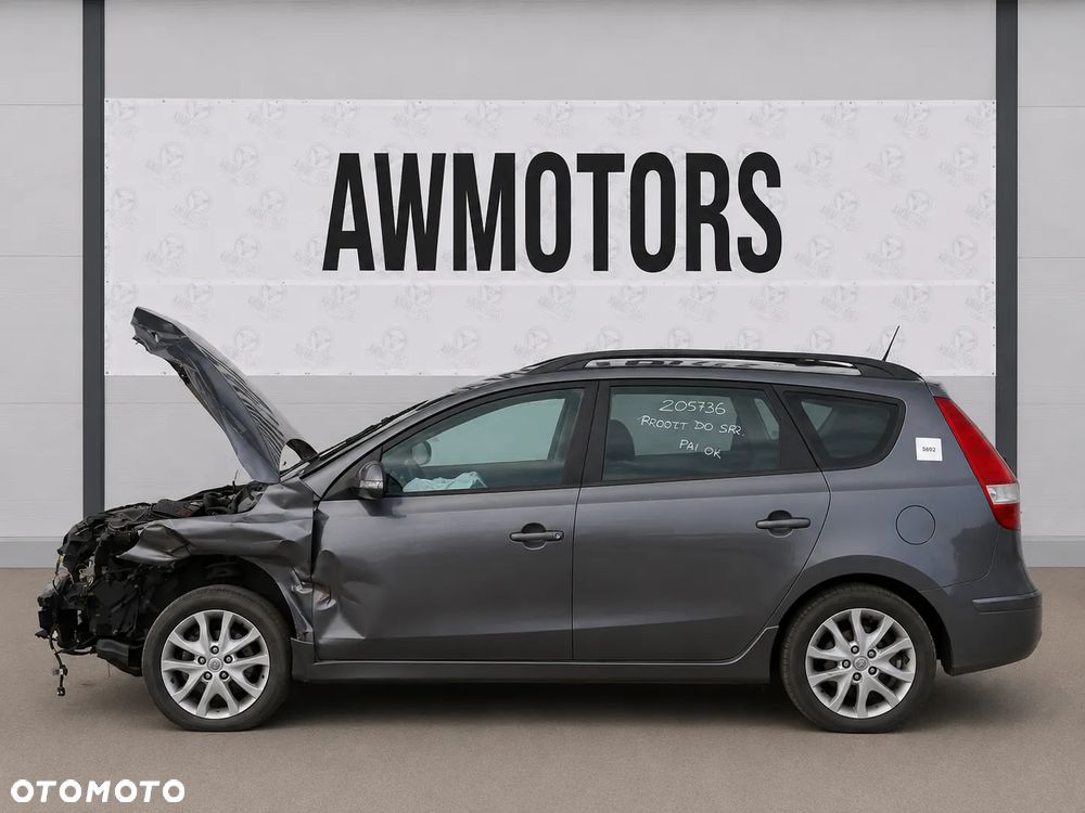 HYUNDAI I30 2011 *SAMOCHÓD NA CZĘŚCI* 5692 STEEL GRAY MASKA, LAMPA, DRZWI, LUSTERKO, ZDERZAK, GRILL, BŁOTNIK, KLAPA, BELKA, DESKA, FOTELE, KANAPA, ĆWIARTKA KIEROWNICA, TARCZE, ZACISKI, ZAWIESZENIE, KOMPLETNY PRZÓD, KOMPLETNY TYŁ, LICZNIK, ZEGARY, PRAWE LEWE PRZÓD TYŁ - 1
