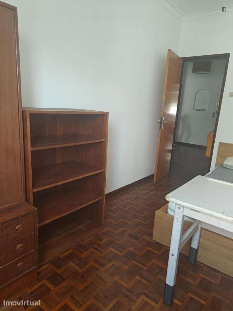 Quarto - localizado em Linda-a-Velha Lisbon - Grande imagem: 2/14