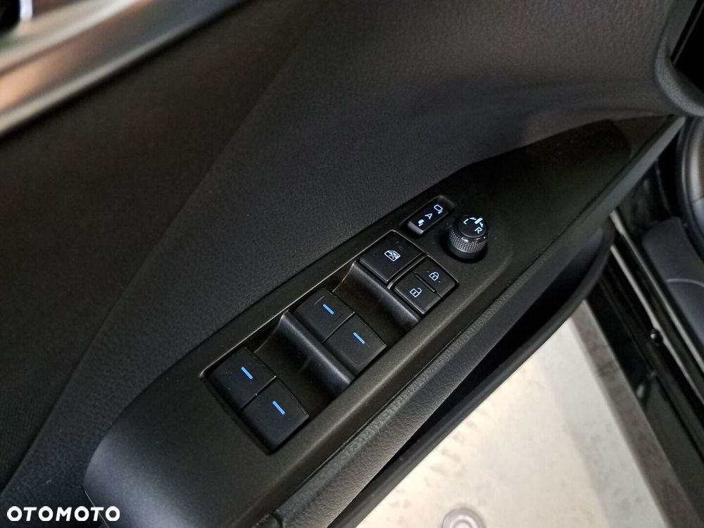 Toyota Camry 2.5 Hybrid Comfort CVT - 28