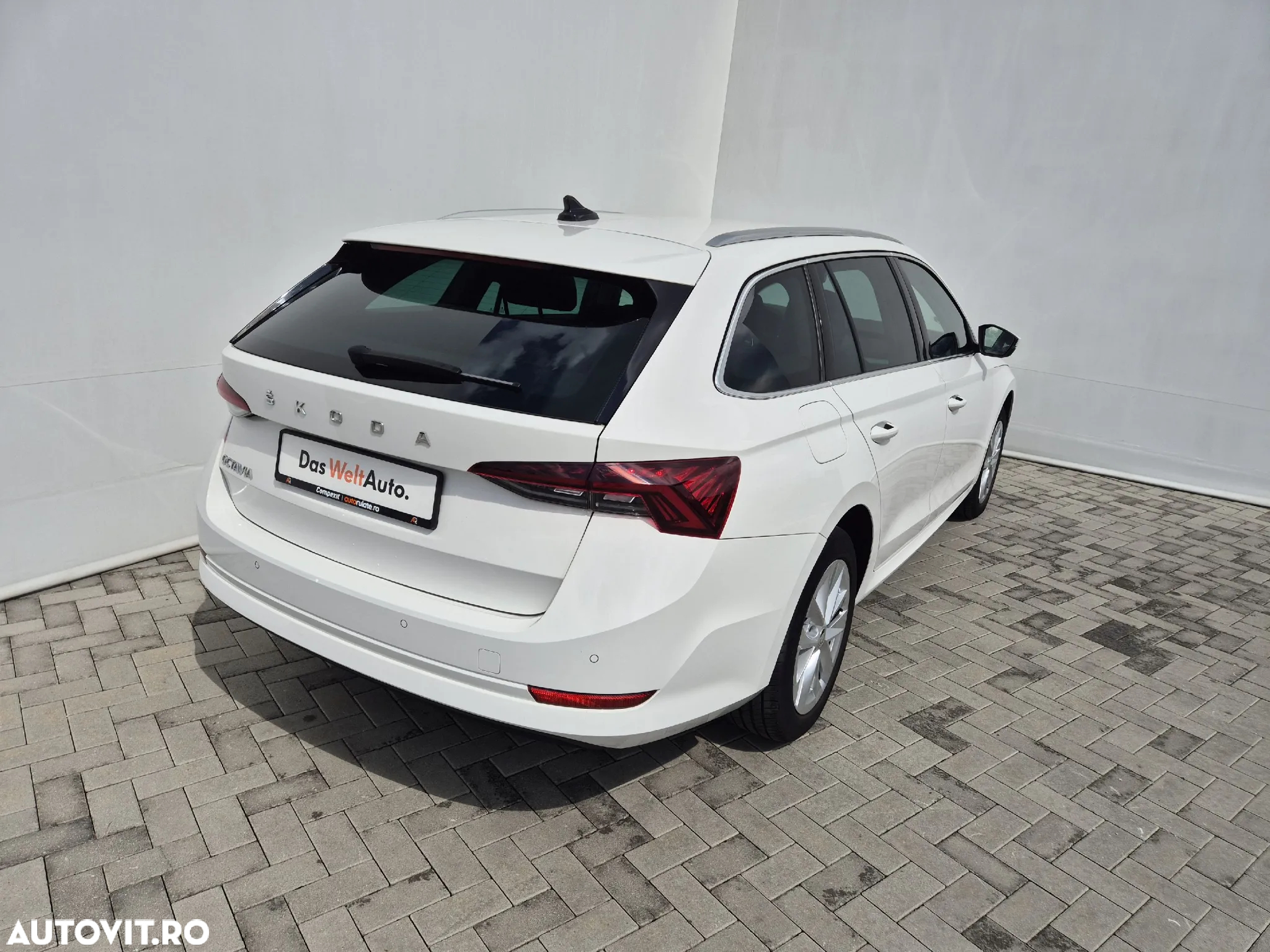 Skoda Octavia Combi 2.0 TDI DSG Style - 5