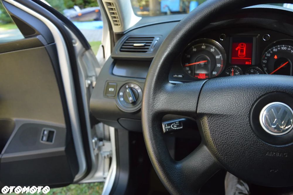 Volkswagen Passat 1.6 Trendline - 19