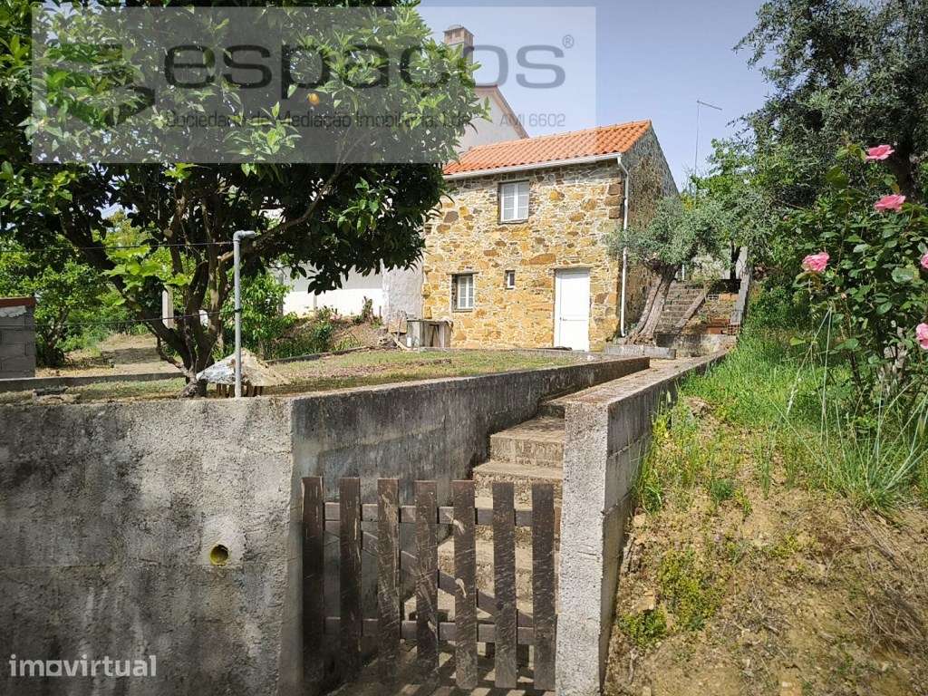 Pequena moradia típica - Sobrainho dos Gaios - Grande imagem: 2/17