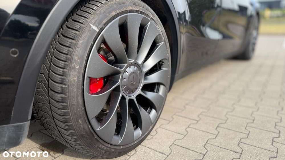 Tesla Model Y - 10