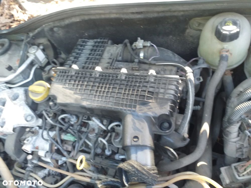 Auto na części - Renault Clio 98KM benzyna 2003 Silnik Skrzynia Drzwi Maska Klapa Błotnik Zderzak Lampa Szyba Klamka Lusterko Deska Kokpit - 4