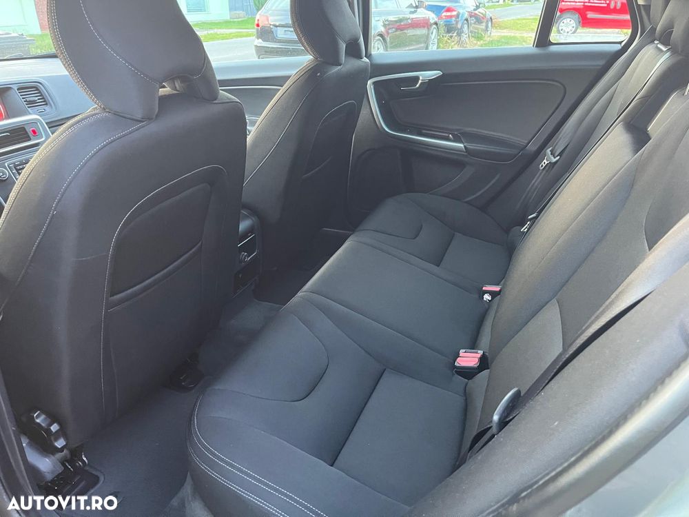 Volvo V60 D2 Momentum - 10