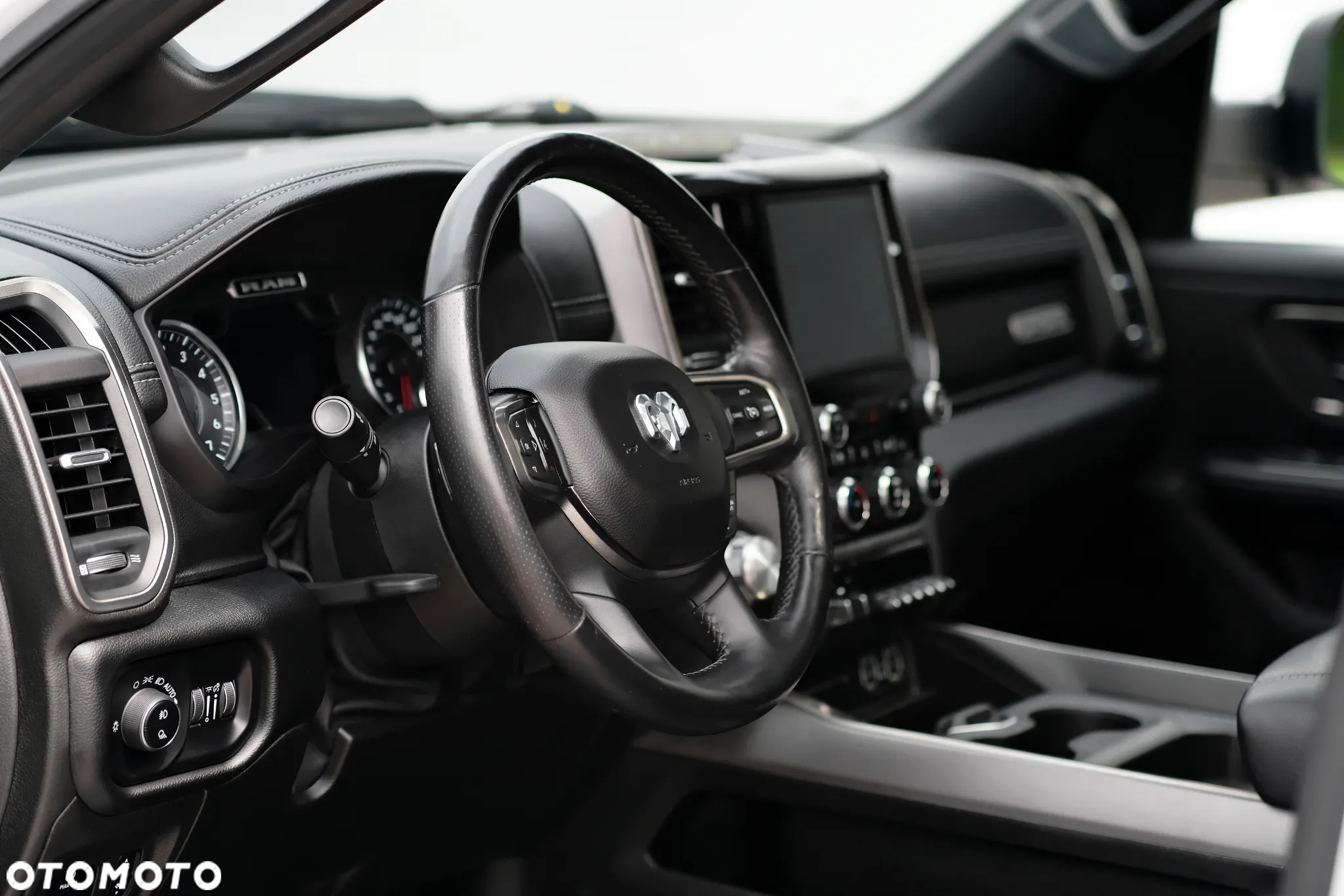RAM 1500 5.7 Crew Cab Shortbed Laramie Sport - 32