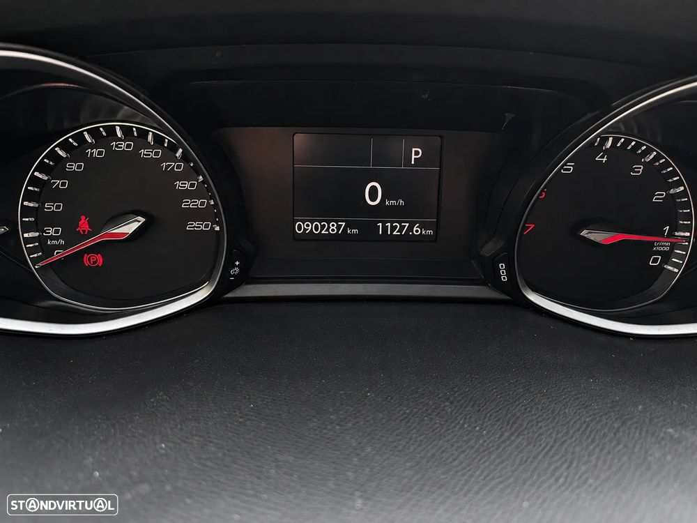 Peugeot 308 1.2 PureTech Allure Pack EAT8 - 8