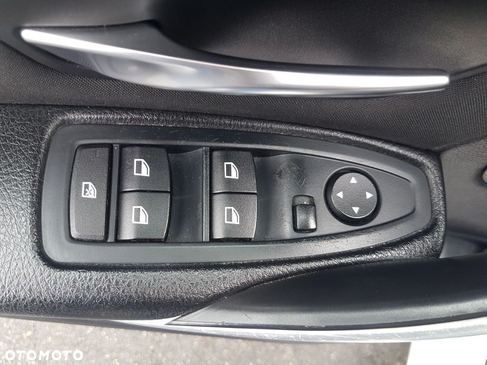 BMW Seria 3 330d xDrive Sport-Aut Sport Line - 30