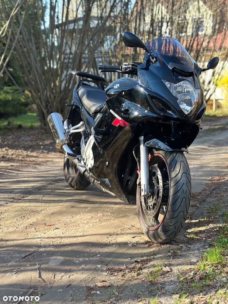 Suzuki GSX - 2