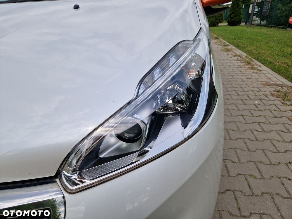 Peugeot 208 - 18