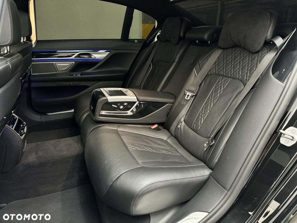 BMW Seria 7 - 21
