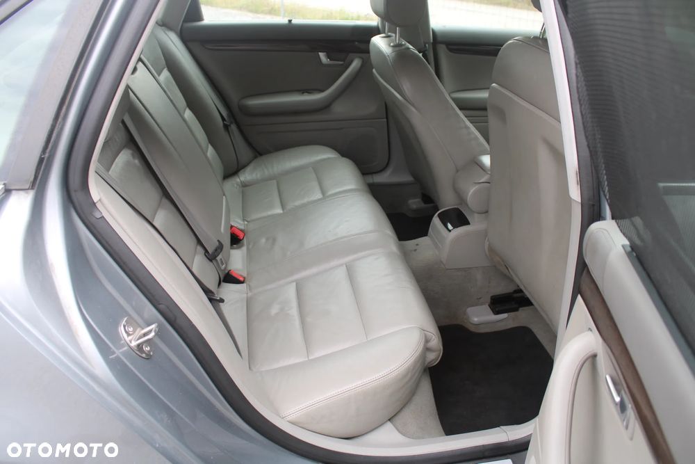 Audi A4 Limousine 2.0 T FSI quattro tiptronic - 32