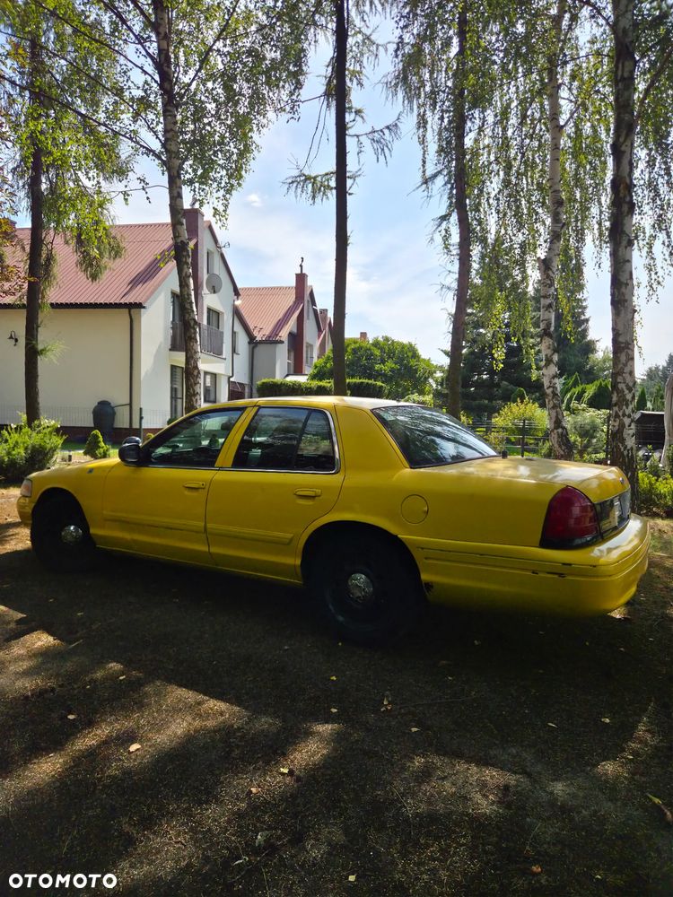 Ford Crown - 2