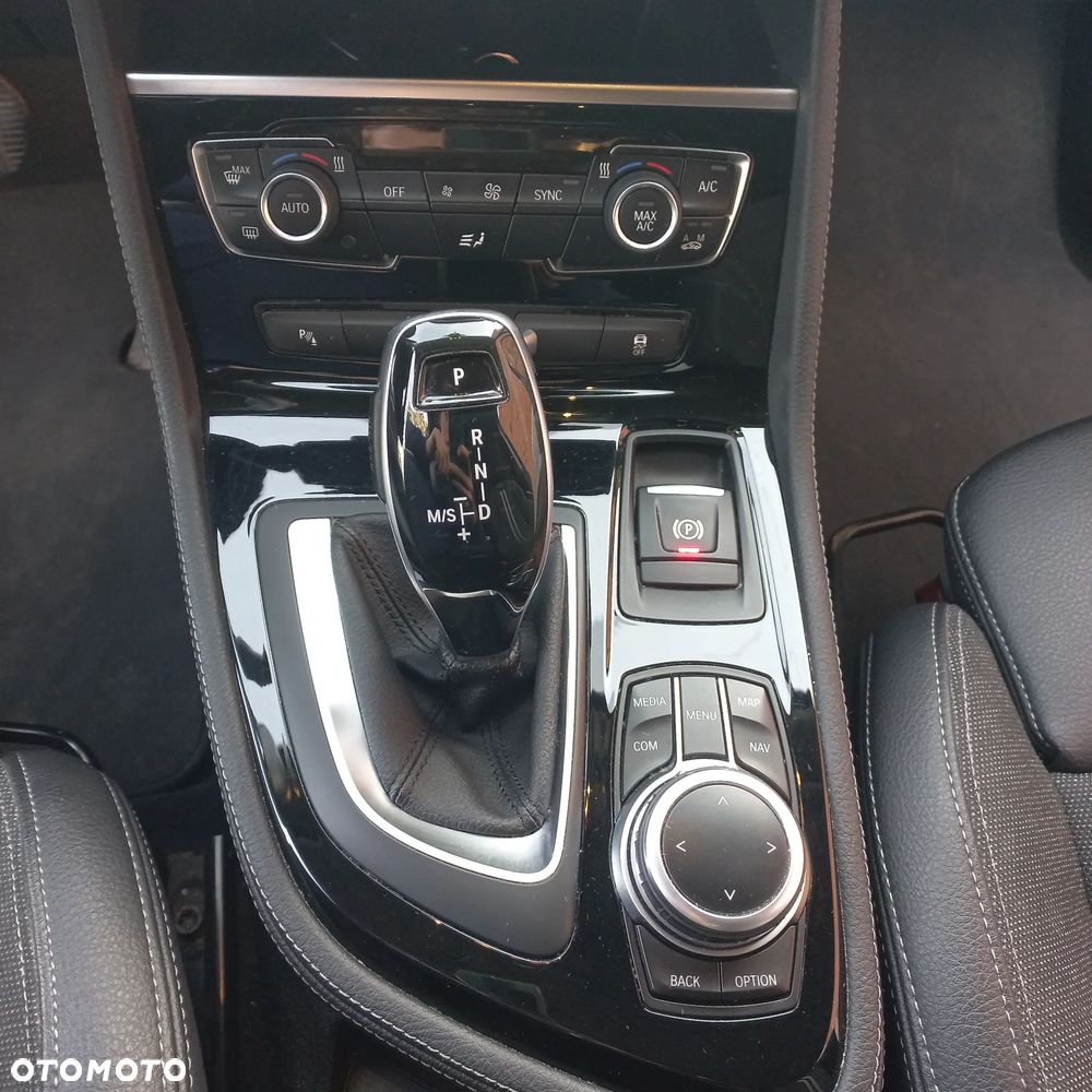 BMW Seria 2 218i - 8