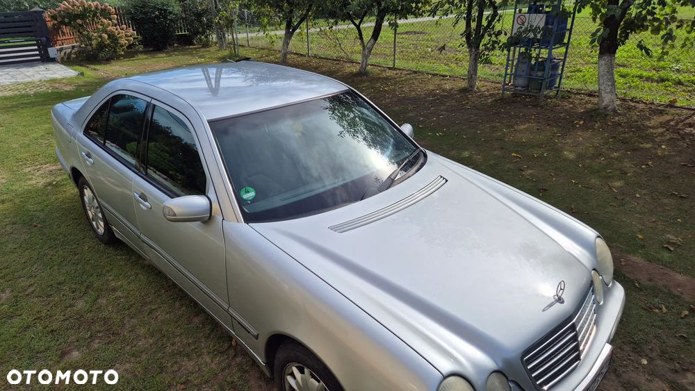 Mercedes-Benz E-Class 2000 photo 2