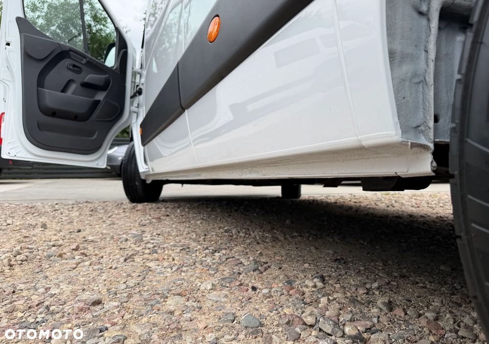 Renault MASTER L3H2 MAXI MOCNY SILNIK 2.3DCI Rozrząd na ŁAŃCUCHU, Pełna zabudowa paki, Zawiasy drzwi tył 180' DMC3.5t Duża ładowność 1302Kg, Homologacja VAT-1, Parktroniki, Minibar, Stolik EasyLife, Lustro WideView, Oświetlenie LED, Tempomat, Halogeny, Pakiet Chrom Design, Szare wnętrze, SERWIS ASO RENAULT!! - 37