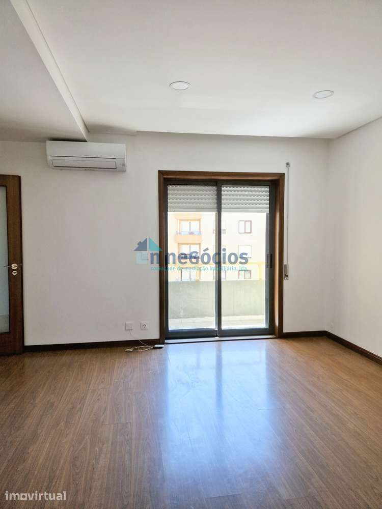 Apartamento T2 em excelente estado! Garagem fechada - Grande imagem: 5/14