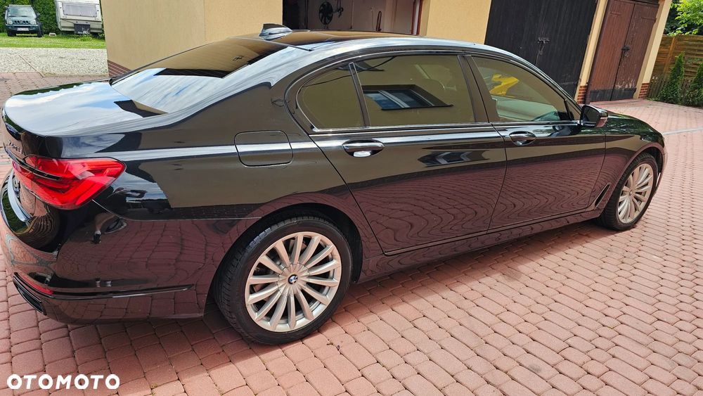 BMW Seria 7 740Li - 22