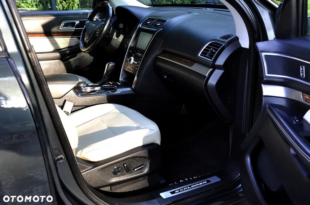Ford Explorer - 36