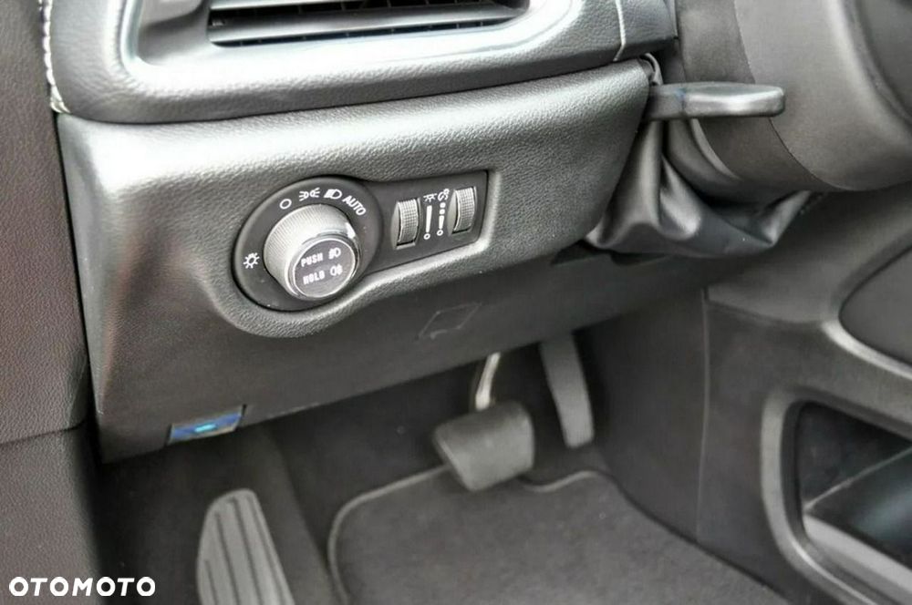 Chrysler Pacifica - 16
