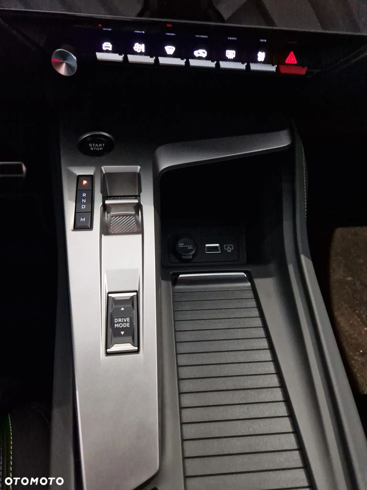 Peugeot 408 1.6 Plug-in Hybrid 240 GT Exclusive e-DCS7 - 18