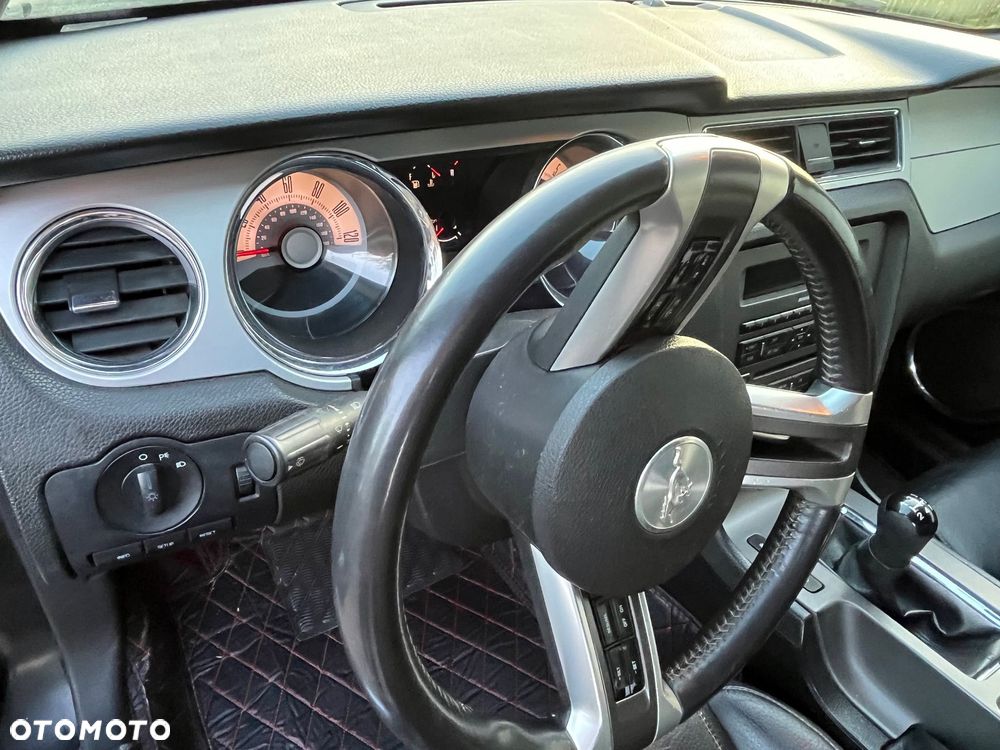 Ford Mustang - 7