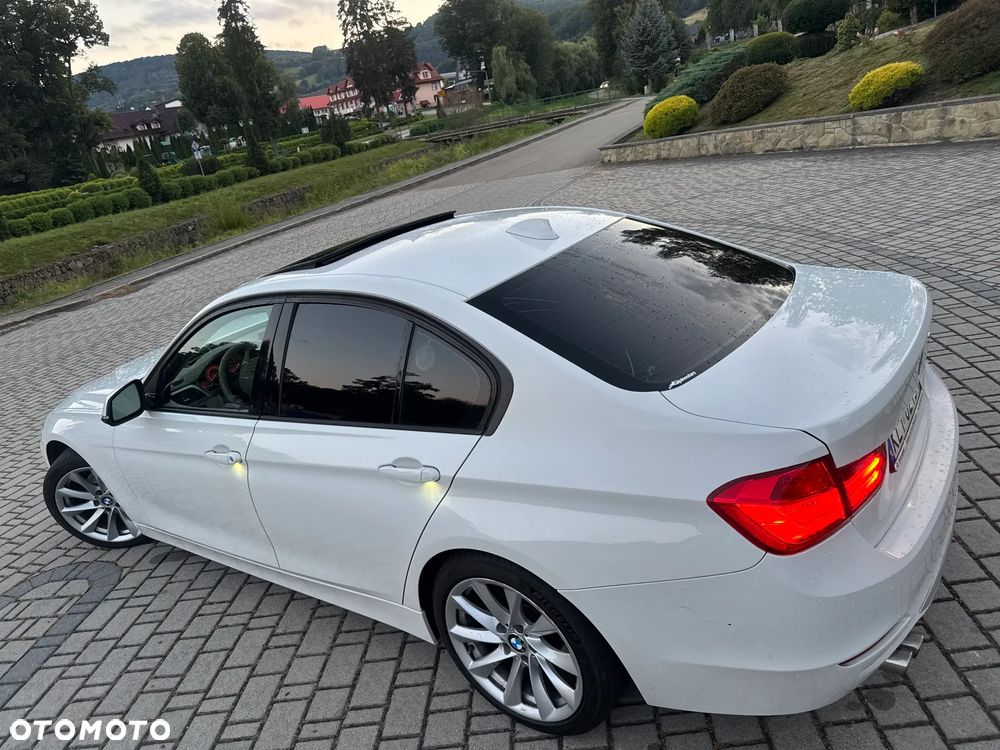 BMW Seria 3 328i Sport-Aut Modern Line - 15