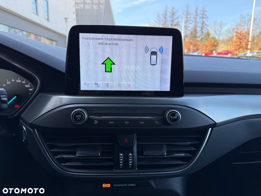 Ford Focus SW 1.0 EcoBoost S&S TITANIUM X - 24