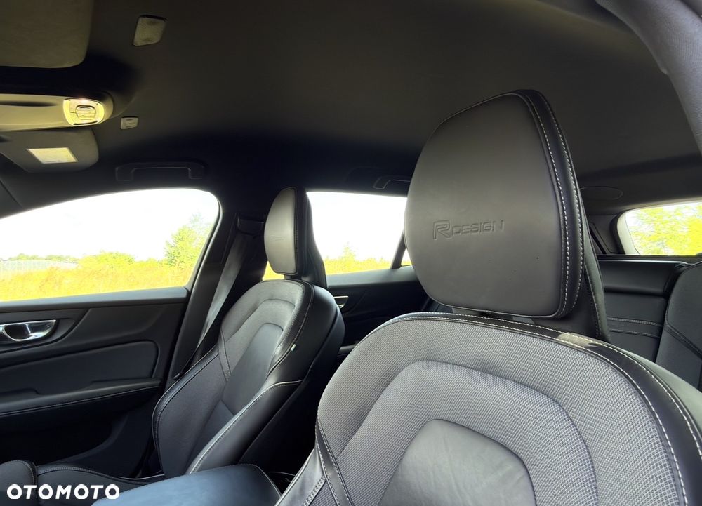 Volvo V60 T8 AWD Twin Engine Geartronic R-Design - 38